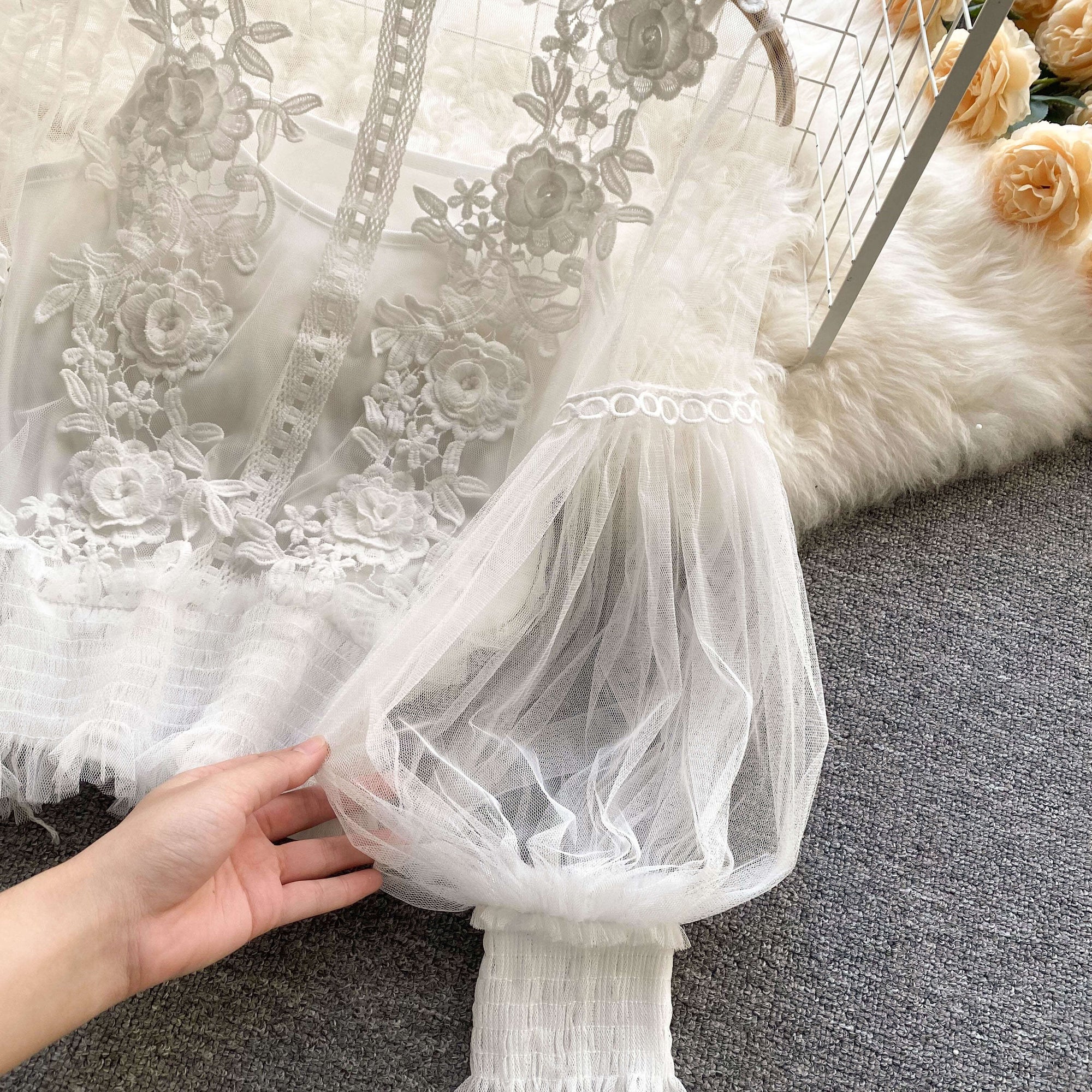 Blouse en Tulle avec Détails Brodés Priene